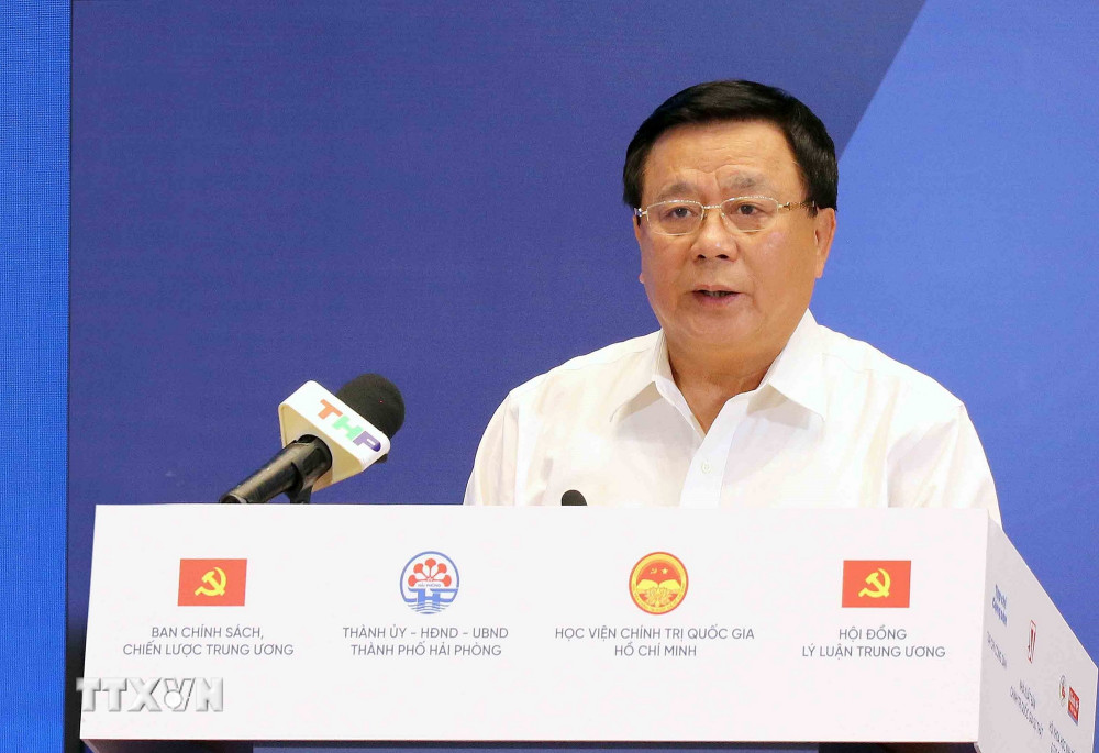 Ông Nguyễn Xuân Thắng, Ủy viên Bộ Chính trị khóa XIII, Chủ tịch Hội đồng Lý luận Trung ương, phát biểu tại Hội thảo. (Ảnh: Hoàng Ngọc/TTXVN) ttxvn-hoi-thao-khoa-hoc-doi-moi-mo-hinh-phat-trien-dat-nuoc-4.jpg