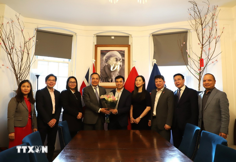 ttxvn-tri-thuc-viet-nam-tai-anh-tu-mang-luoi-den-he-thong2.jpg