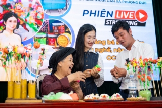 Xã làng nghề ven đô bắt nhịp chuyển đổi số: Học livestream, viết nội dung bằng AI