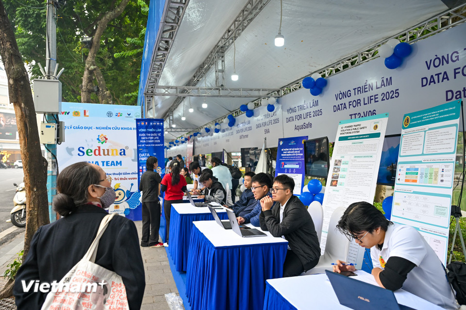 Ảnh của Nhiều trải nghiệm công nghệ hấp dẫn tại sự kiện Techfest 2025 trên Phố đi bộ Hồ Hoàn Kiếm