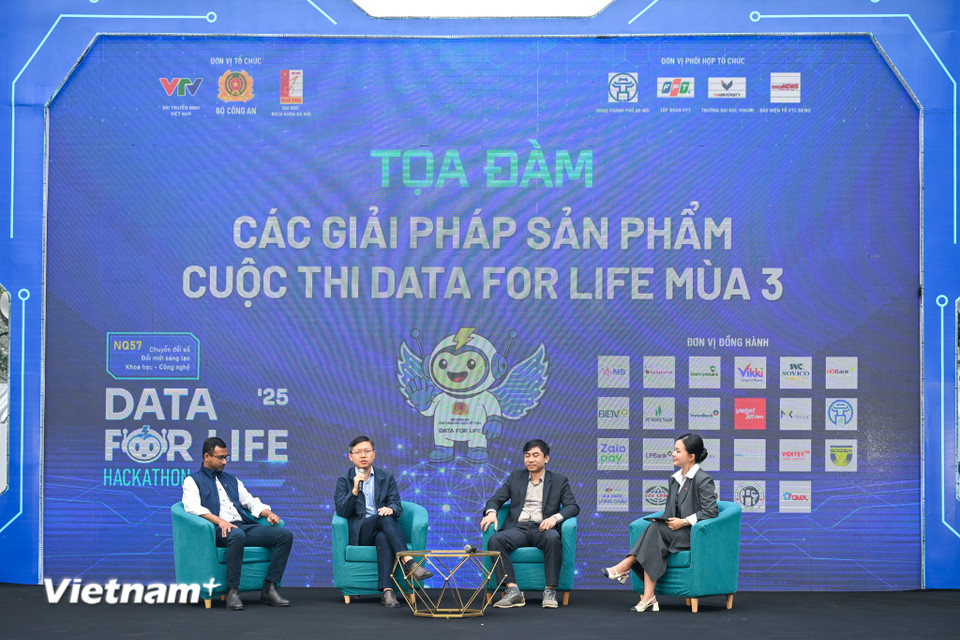 Ảnh của Nhiều trải nghiệm công nghệ hấp dẫn tại sự kiện Techfest 2025 trên Phố đi bộ Hồ Hoàn Kiếm