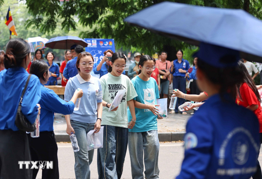 ttxvn-0608-thi-ngoai-ngu.jpg