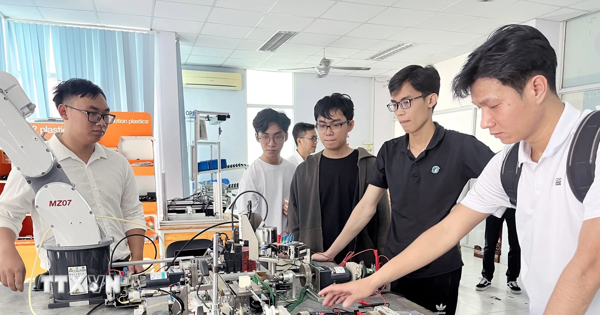 Ba lựa chọn chiến lược cho Việt Nam trong cuộc đua công nghệ