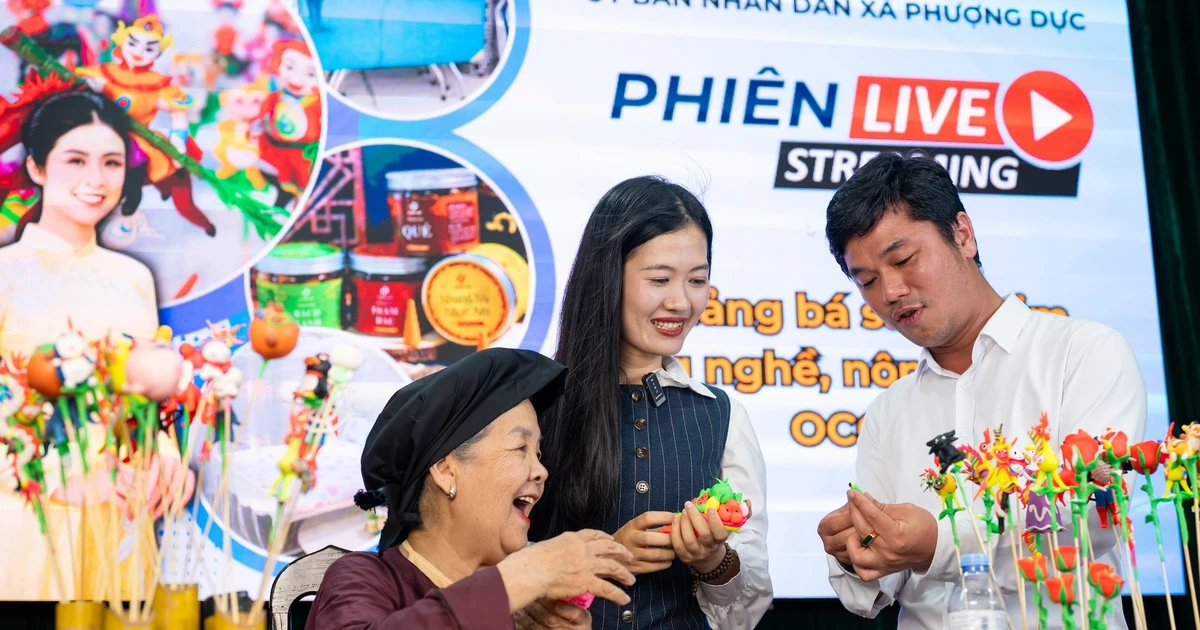 Xã làng nghề ven đô bắt nhịp chuyển đổi số: Học livestream, viết nội dung bằng AI