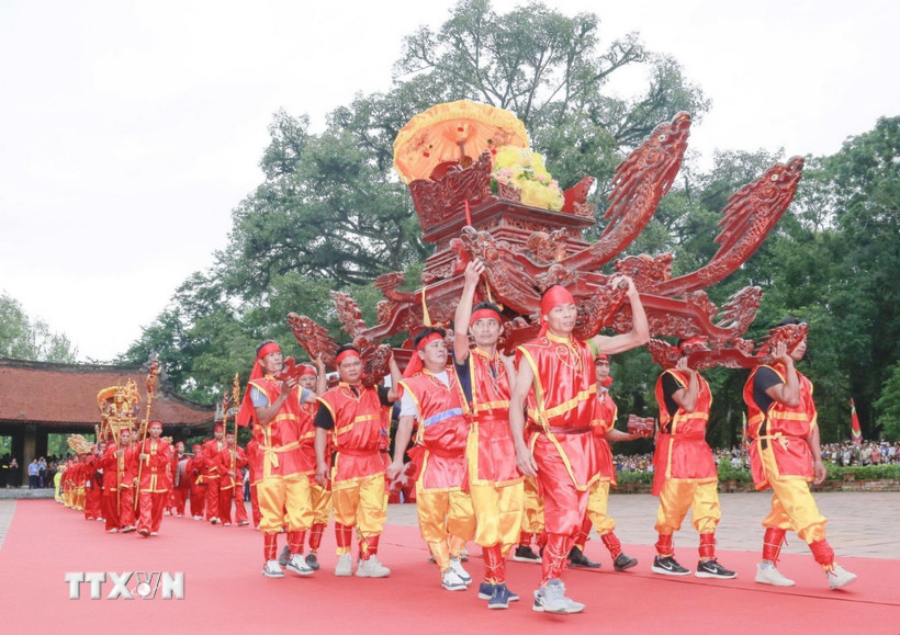 Chạm vào hơn 600 năm lịch sử vương triều Hậu Lê qua mã QR