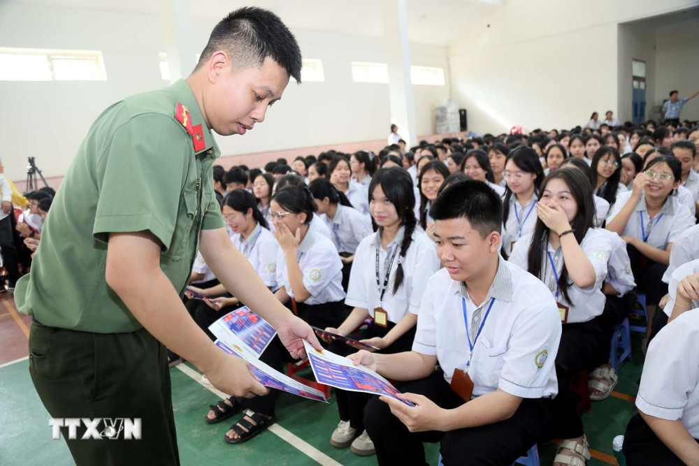 ttxvn-khong-mot-minh.jpg