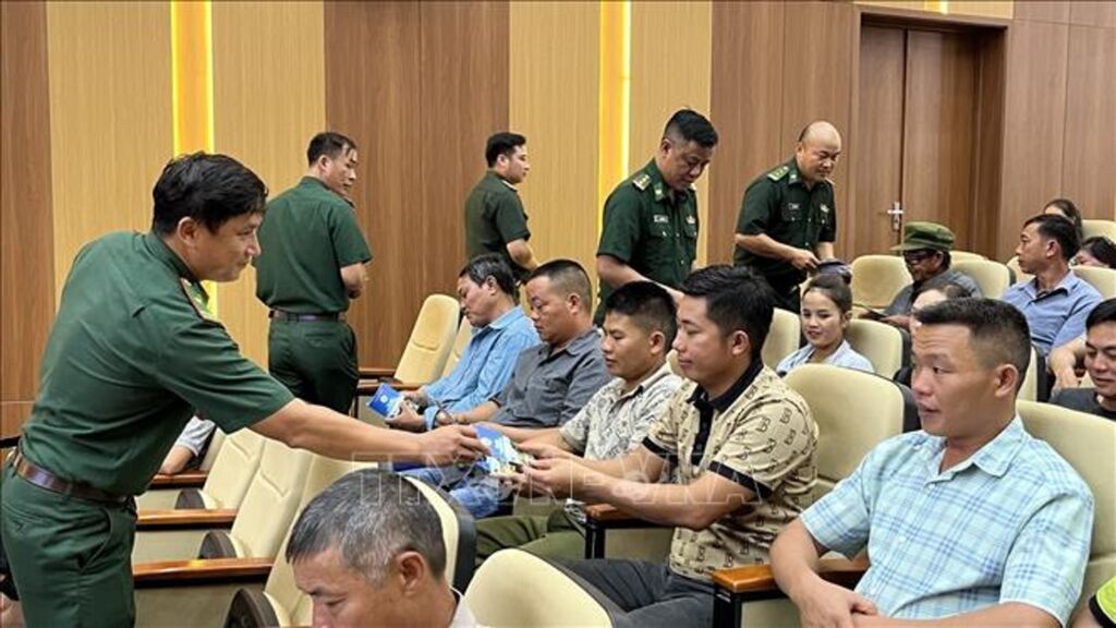Đưa pháp luật và "Bình dân học vụ số" đến vùng biên Mường Khương