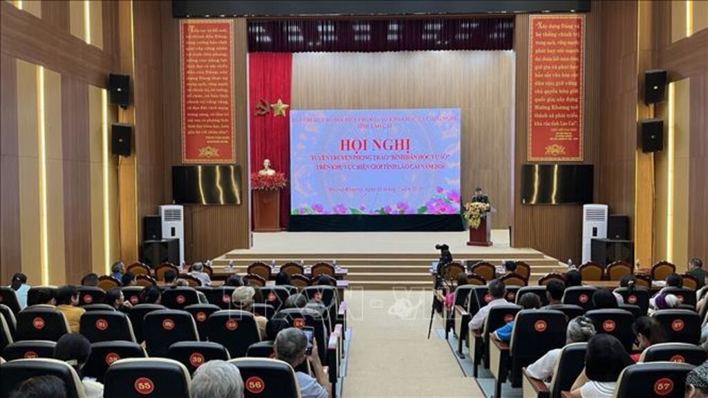 Đưa pháp luật và "Bình dân học vụ số" đến vùng biên Mường Khương