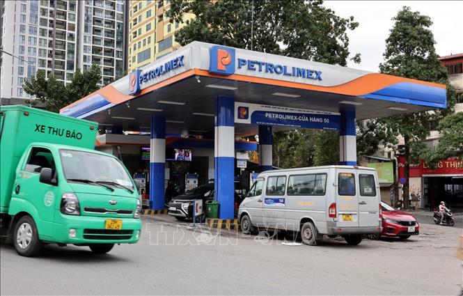 Một cửa hàng kinh doanh xăng dầu của Petrolimex. Ảnh: Trần Việt - TTXVN Media