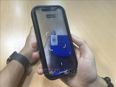 Tem AI ứng dụng công nghệ giúp truy xuất, minh bạch thông tin cho sản phẩm chính hãng, bảo vệ người tiêu dùng. (Ảnh: Hương Giang/TTXVN)
