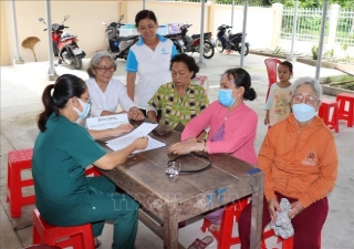 Tỉnh Đồng Tháp triển khai Chiến dịch 100 ngày tạo lập và cập nhật Sổ sức khỏe điện tử trên ứng dụng VneID cho người dân trên địa bàn tỉnh. Tỉnh phấn đấu từ nay đến hết ngày 20/10/2026, trên 90% người dân được tạo lập và cập nhật Sổ sức khỏe điện tử trên ứng dụng VNeID.