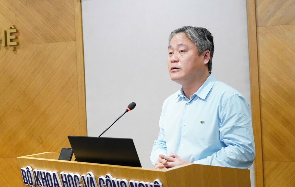 Ông Lê Anh Tuấn, Phó Cục trưởng Cục Chuyển đổi số quốc gia chia sẻ về những điểm mới trong công tác chuyển đổi số (Ảnh: Thu Phương/TTXVN) Ông Lê Anh Tuấn, Phó Cục trưởng Cục Chuyển đổi số quốc gia chia sẻ về những điểm mới trong công tác chuyển đổi số (Ảnh: Thu Phương/TTXVN)