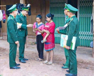 Chiến sĩ quân hàm xanh đẩy nhanh chuyển đổi số nơi bản làng biên giới
