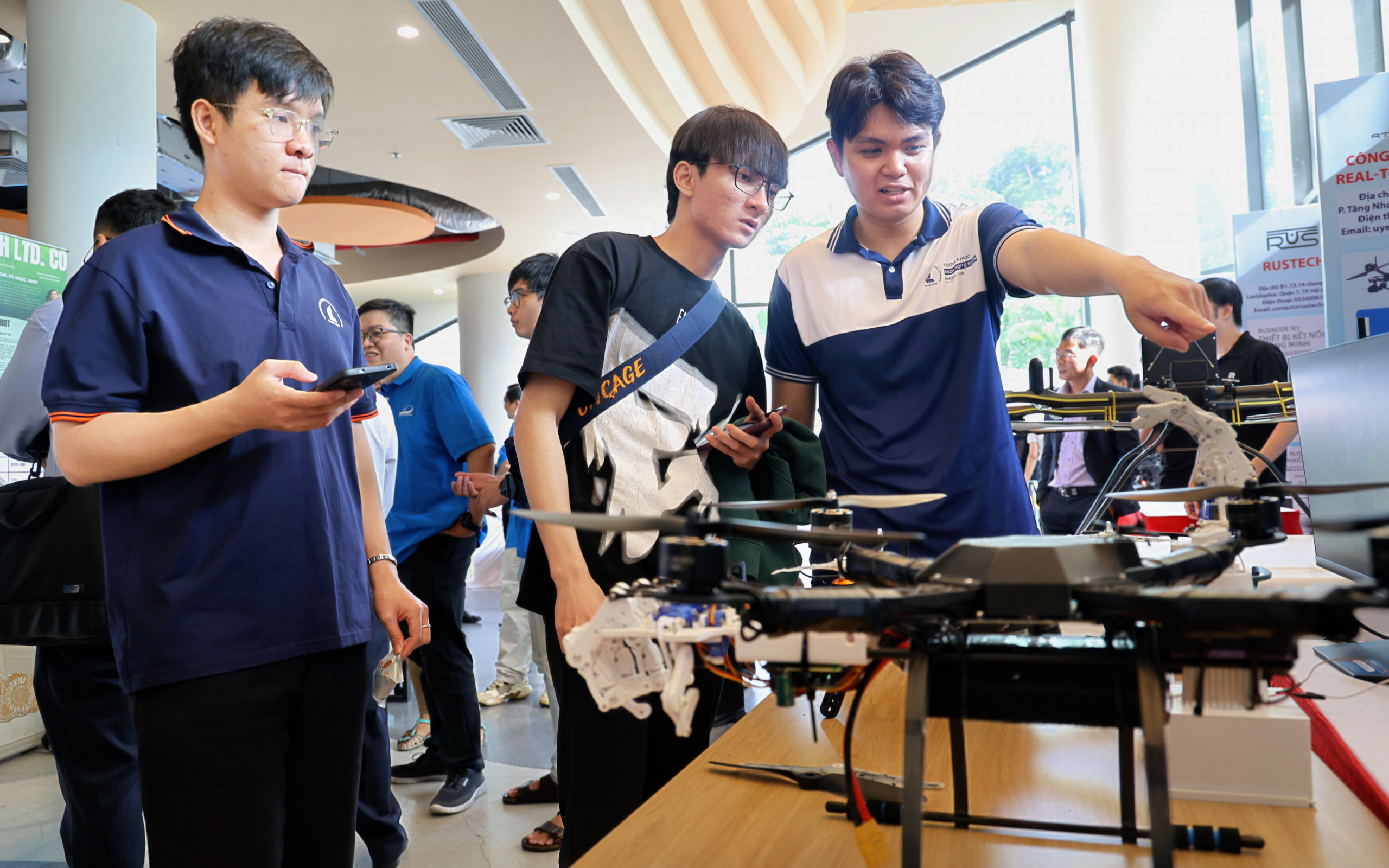 Đầu tư cho khoa học, công nghệ và đổi mới sáng tạo được kỳ vọng tạo động lực mới cho phát triển kinh tế - xã hội của TP Hồ Chí Minh. (Ảnh: Lưu Niệm/Báo Tin tức và Dân tộc) Media