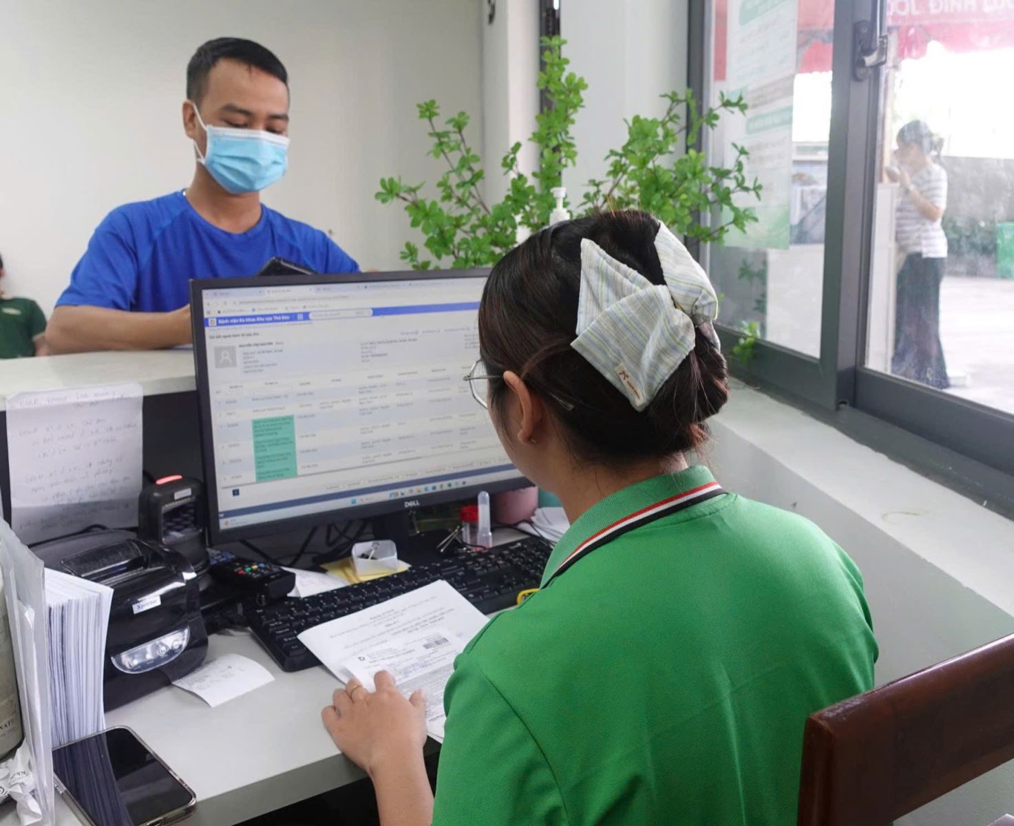 Dữ liệu khám sức khỏe của người dân được các cơ sở y tế cập nhật lên hệ thống trong vòng 24 giờ. (Ảnh: Đan Phương/Báo Tin tức và Dân tộc)