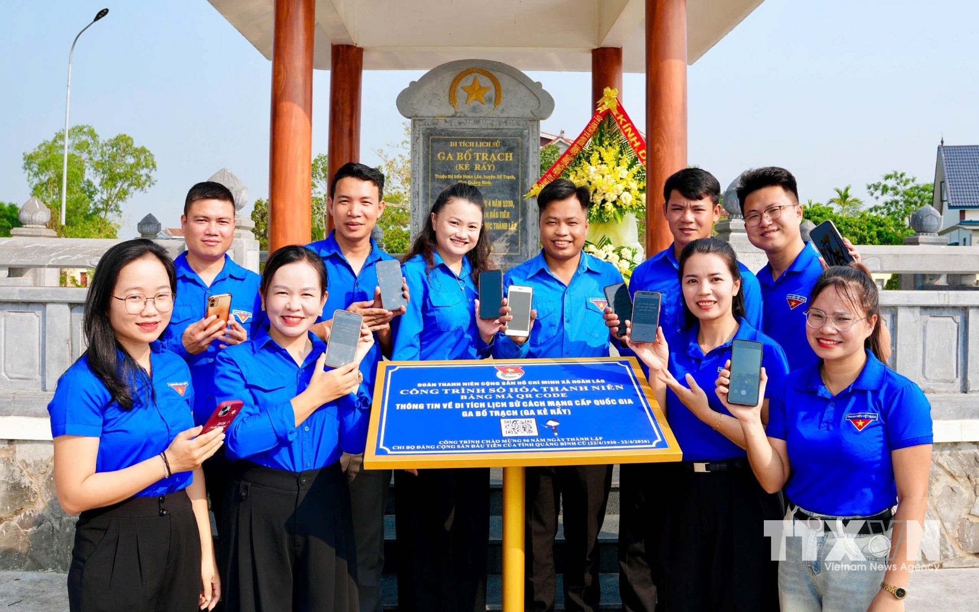 Việc trực tiếp tham gia số hóa di tích lịch sử cách mạng cấp quốc gia Ga Bố Trạch giúp nhiều bạn trẻ hiểu sâu hơn về giá trị lịch sử quê hương và ý thức trách nhiệm trong bảo tồn di sản. (Ảnh: Võ Dung/TTXVN)