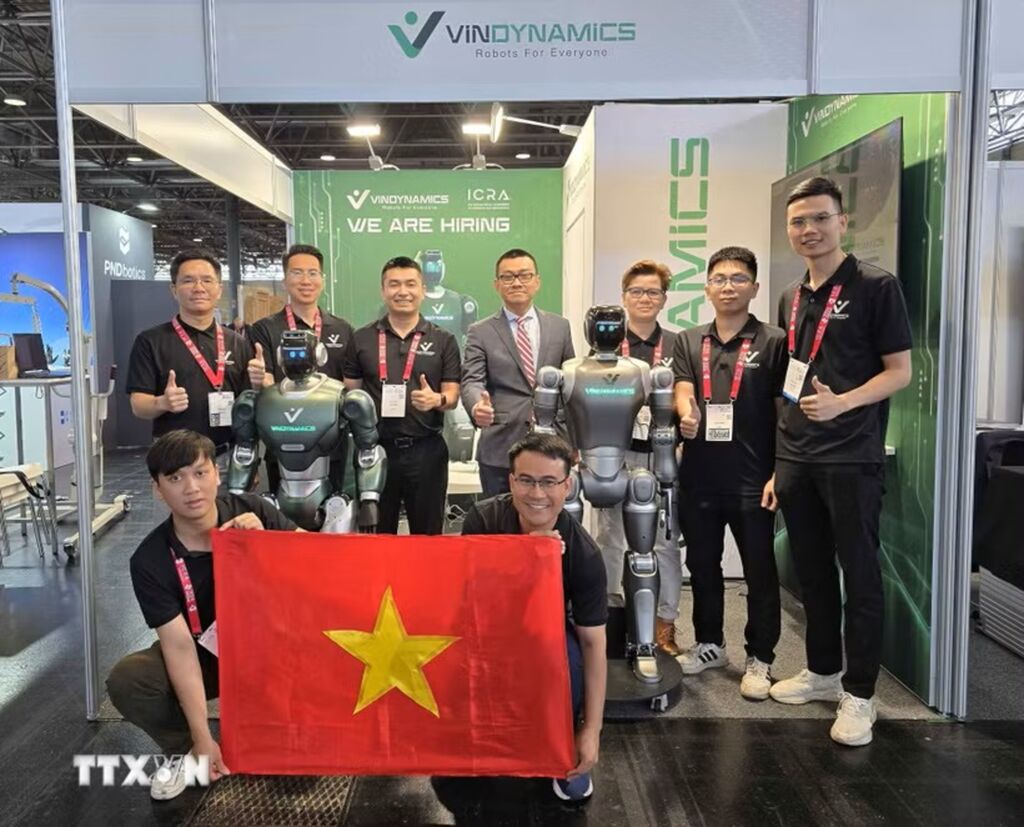 Công nghệ Việt Nam gây ấn tượng tại diễn đàn hàng đầu thế giới về robot và tự động hóa. (Ảnh: Vũ Hiệp/TTXVN) Công nghệ Việt Nam gây ấn tượng tại diễn đàn hàng đầu thế giới về robot và tự động hóa. (Ảnh: Vũ Hiệp/TTXVN)