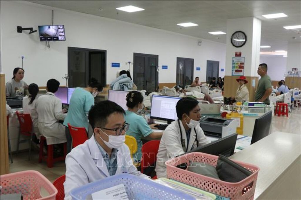 Hệ thống báo động đỏ toàn viện ứng dụng công nghệ VoIP tại Bệnh viện Đại học Y Dược Buôn Ma Thuột giúp rút ngắn thời gian huy động nhân lực cấp cứu. (Ảnh: Nguyên Dung/TTXVN) Hệ thống báo động đỏ toàn viện ứng dụng công nghệ VoIP tại Bệnh viện Đại học Y Dược Buôn Ma Thuột giúp rút ngắn thời gian huy động nhân lực cấp cứu. (Ảnh: Nguyên Dung/TTXVN)