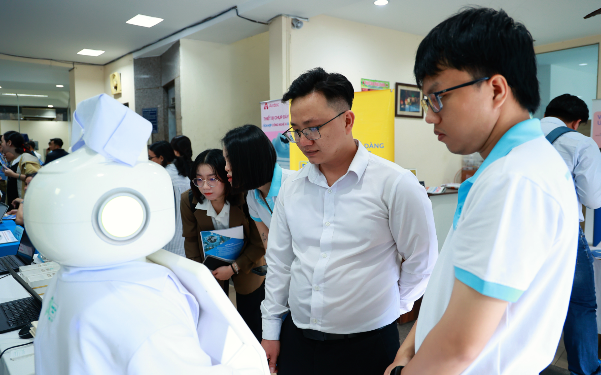 Sàn giao dịch công nghệ TP Hồ Chí Minh thường xuyên trình diễn, kết nối các sản phẩm công nghệ do startup và doanh nghiệp nhỏ và vừa phát triển. (Ảnh: Lưu Niệm/Báo Tin tức và Dân tộc) Media