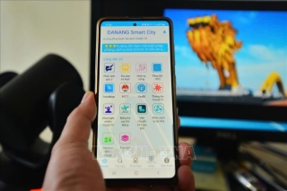 Ứng dụng DANANG Smart City giúp người dân dễ dang tra cứu các thông tin cần thiết. (Ảnh: Hải Âu/TTXVN)