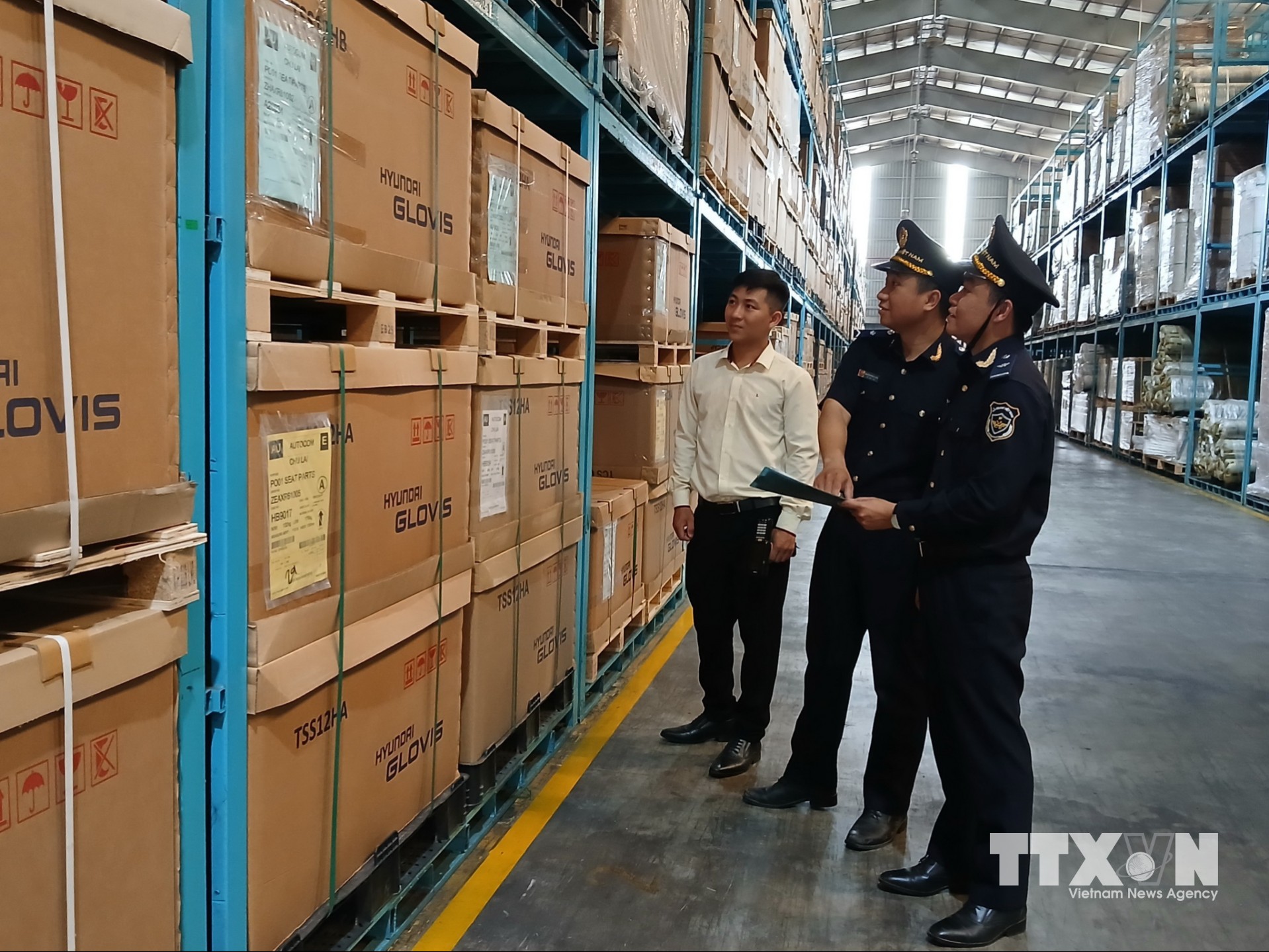 Đà Nẵng có nhiều lợi thế trong chuỗi logistics để phát triển xuất khẩu hàng hóa qua các kênh thương mại điện tử xuyên biên giới. (Ảnh: Mỹ Hà/TTXVN)