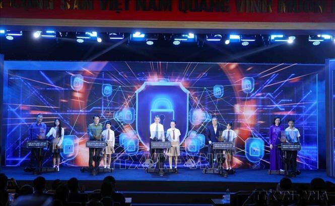 Sáng 6/8/2026, Thủ tướng Lê Minh Hưng, Trưởng ban Chỉ đạo An ninh mạng quốc gia và các đại biểu phát động hưởng ứng ngày An ninh mạng Việt Nam với thông điệp “Vì một không gian mạng nhân văn cho mỗi người". (Ảnh: TTXVN)