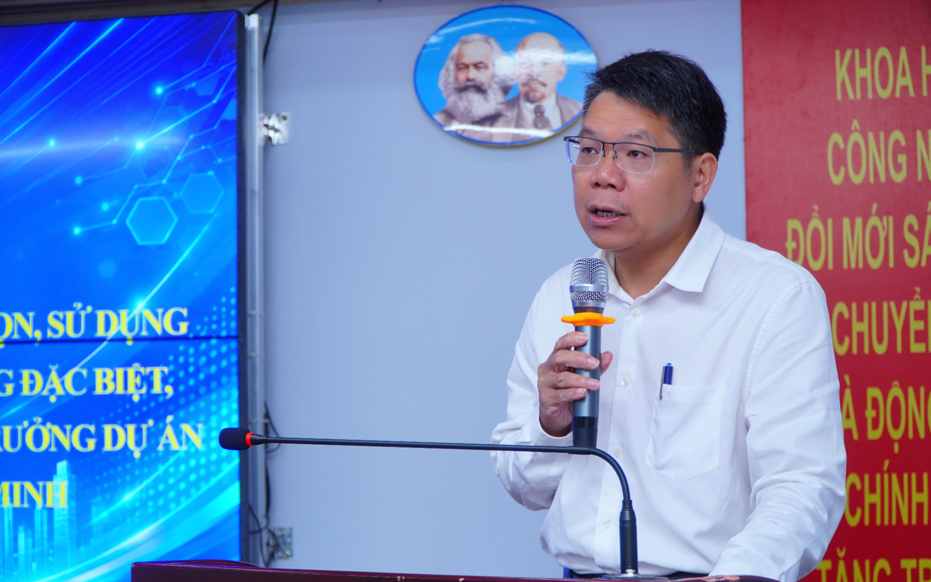 Ông Lê Văn Thăng, Giám đốc Sở KH&CN TP Hồ Chí Minh, phát biểu tại hội nghị. (Ảnh: Lưu Niệm/Báo Tin tức và Dân tộc) Media