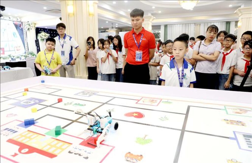 Các đội thể hiện phần thi tại Cuộc thi Robocon tỉnh Hưng Yên lần thứ I năm 2026. (Ảnh: Thế Duyệt/TTXVN) Các đội thể hiện phần thi tại Cuộc thi Robocon tỉnh Hưng Yên lần thứ I năm 2026. (Ảnh: Thế Duyệt/TTXVN)