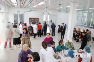 Khu vực khám tai, mũi, họng tại Chương trình Khám sức khỏe toàn dân phường Bồ Đề. (Ảnh: Minh Quyết/TTXVN)