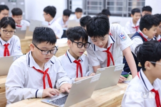 "Lớp học số Google" được triển khai tại Trường THCS Giảng Võ (phường Giảng Võ, Hà Nội) bằng các phương pháp giáo dục tích cực trên nền tảng công nghệ, cá nhân hóa, tích cực hóa người học, lấy học sinh làm trung tâm. Qua đó nhằm góp phần hình thành và phát triển phẩm chất, năng lực học sinh; đảm bảo học sinh tiếp cận thông tin, nội dung số an toàn trên mọi thiết bị sử dụng trong trường học.
