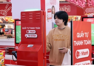 Hệ thống soát vé tự động ứng dụng định danh, xác thực điện tử, nhận diện sinh trắc học và thanh toán không dùng tiền mặt đối với hành khách trên tuyến đường sắt Cát Linh – Hà Đông. (Ảnh: Phan Phương/TTXVN)