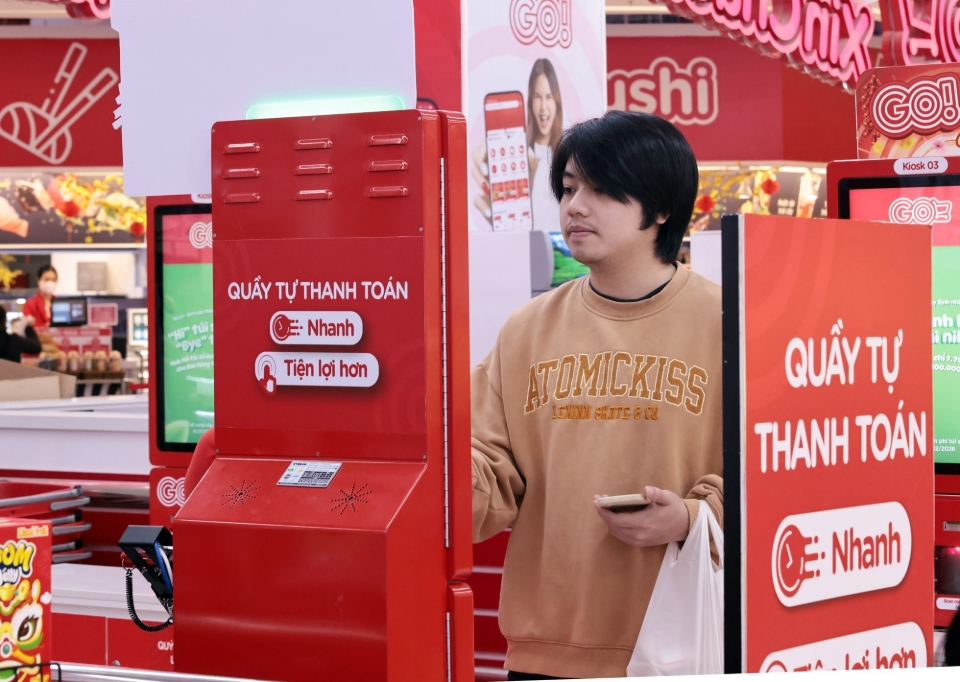 Hệ thống soát vé tự động ứng dụng định danh, xác thực điện tử, nhận diện sinh trắc học và thanh toán không dùng tiền mặt đối với hành khách trên tuyến đường sắt Cát Linh – Hà Đông. (Ảnh: Phan Phương/TTXVN)