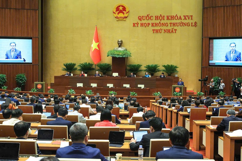 Công bố 16 nghị quyết của Quốc hội và Ủy ban Thường vụ Quốc hội. (Ảnh: baochinhphu.vn)