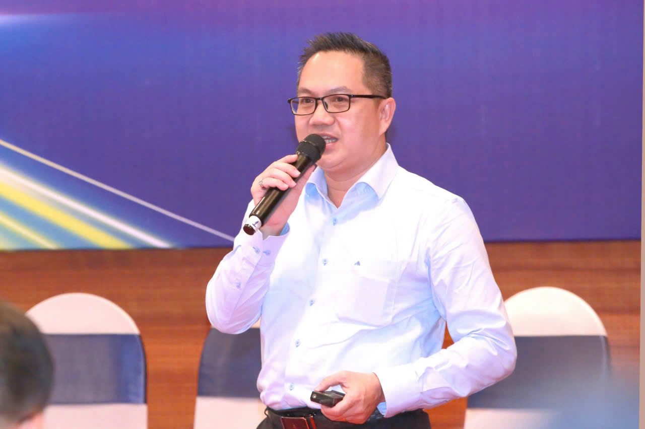 TS. Nguyễn Thanh Hòa, Phó Giám đốc Trung tâm Chuyển đổi số TP Hồ Chí Minh, chia sẻ về chi phí và cách quản lý các dịch vụ số. (Ảnh: Lưu Niệm/Báo Tin tức và Dân tộc)