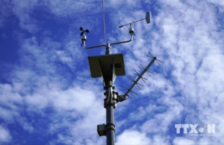 Thực hiện Nghị quyết số 57-NQ/TW của Bộ Chính trị về đột phá phát triển khoa học, công nghệ, đổi mới sáng tạo và chuyển đổi số quốc gia, nhiều địa phương đã lắp đặt các thiết bị quan trắc tự động, hệ thống giám sát từ xa đến phòng điều hành trung tâm nhằm nâng cao năng lực quản trị, chủ động ứng phó thiên tai và phục vụ sản xuất, dân sinh.