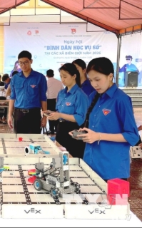 Với phương châm “đi từng ngõ, gõ từng nhà, rõ từng người”, tuổi trẻ xã biên giới Tuyên Lâm, tỉnh Quảng Trị, luôn kiên trì giúp người dân từng bước tự tin, chủ động làm chủ công nghệ. Bên cạnh đó, các hoạt động “Bình dân học vụ số”, trải nghiệm Robotics, AI, STEM/STEAM cũng góp phần nâng cao kỹ năng số, khơi dậy niềm đam mê khoa học, sáng tạo trong thanh thiếu nhi vùng biên.