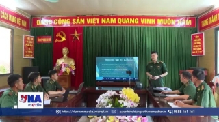Chiến sĩ Biên phòng làm truyền thông số nơi biên giới