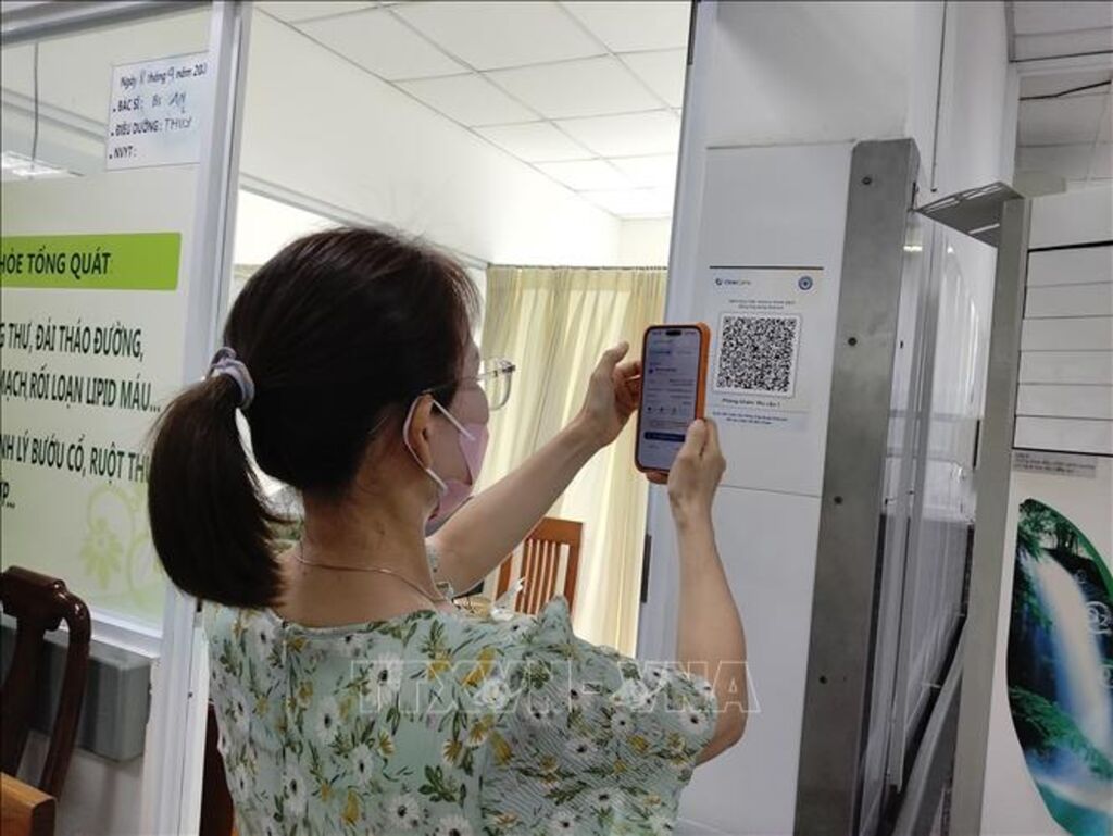 Ứng dụng y tế số OneCare, một trong những giải pháp được Bệnh viện Đà Nẵng triển khai nhằm nâng cao trải nghiệm và khả năng tiếp cận thông tin của người bệnh. (Ảnh: Mỹ Hà/TTXVN) Ứng dụng y tế số OneCare, một trong những giải pháp được Bệnh viện Đà Nẵng triển khai nhằm nâng cao trải nghiệm và khả năng tiếp cận thông tin của người bệnh. (Ảnh: Mỹ Hà/TTXVN)