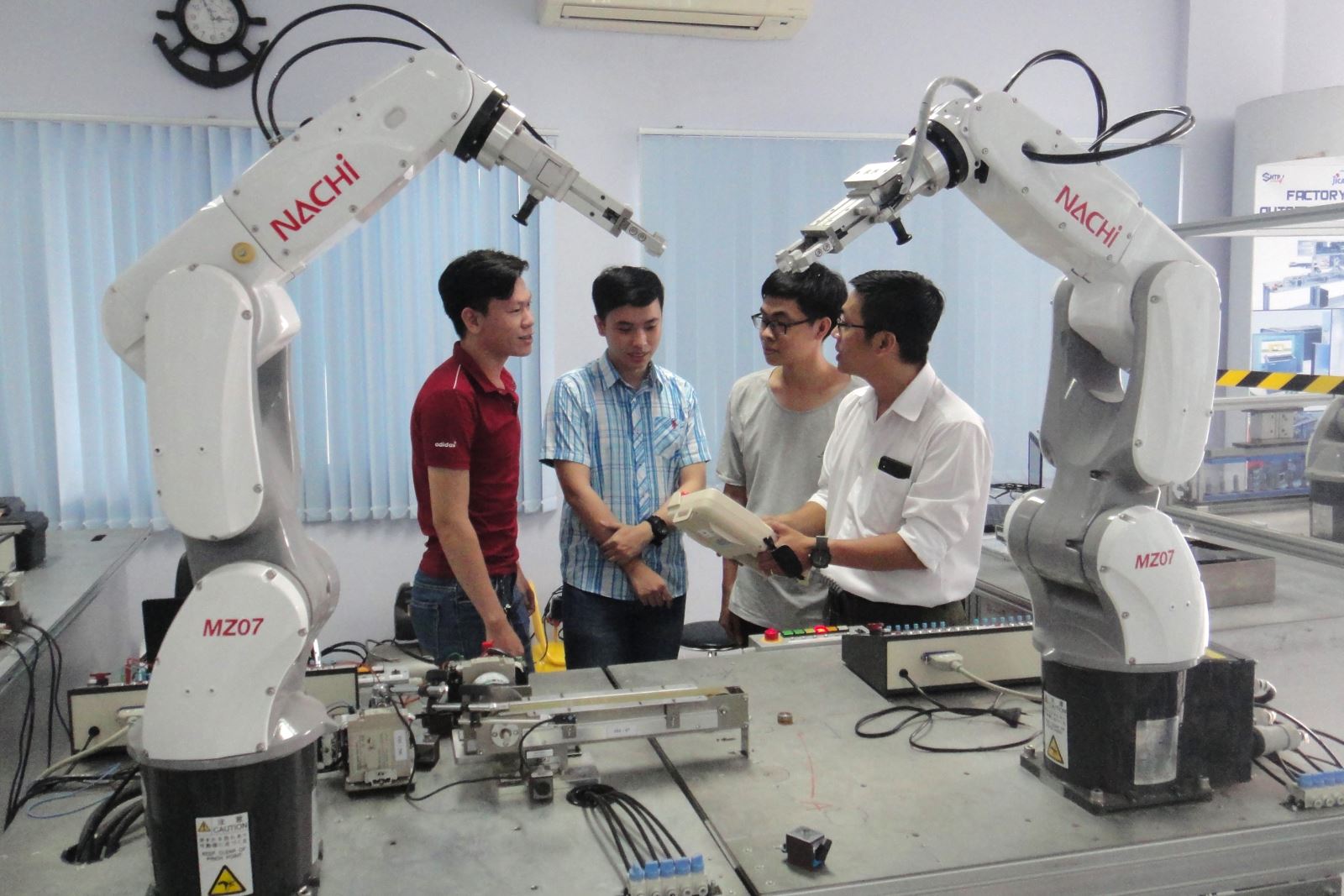 Môi trường nghiên cứu, đào tạo và kết nối với doanh nghiệp là một trong những điều kiện để phát huy năng lực của đội ngũ khoa học, công nghệ. Ảnh: Lưu Niệm