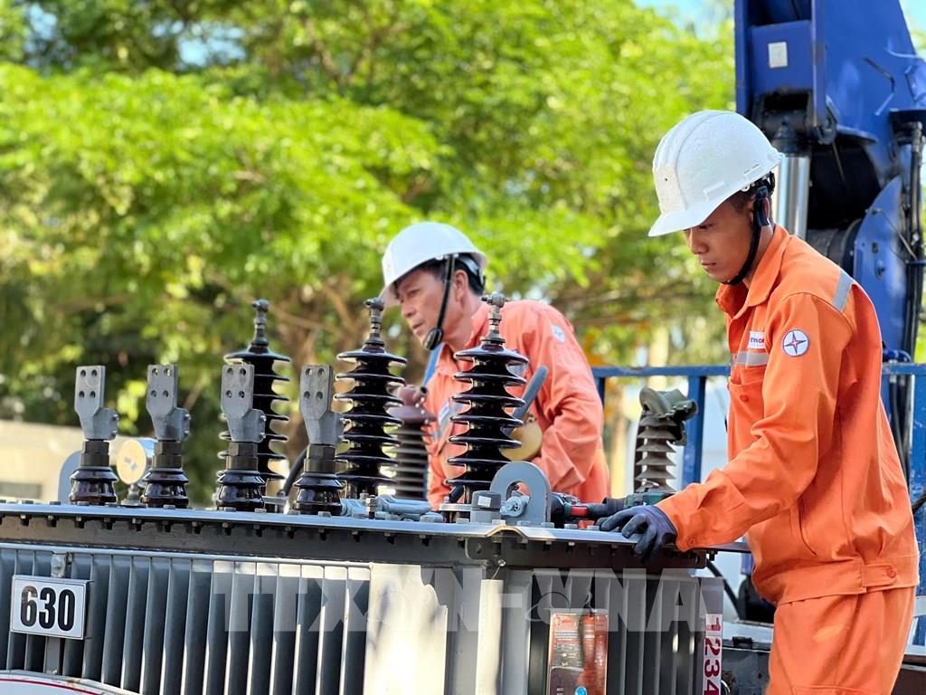 Đội ngũ công nghệ thông tin không chỉ phát triển phần mềm mà phải hiểu sâu các quy trình nghiệp vụ. (Ảnh: TTXVN)