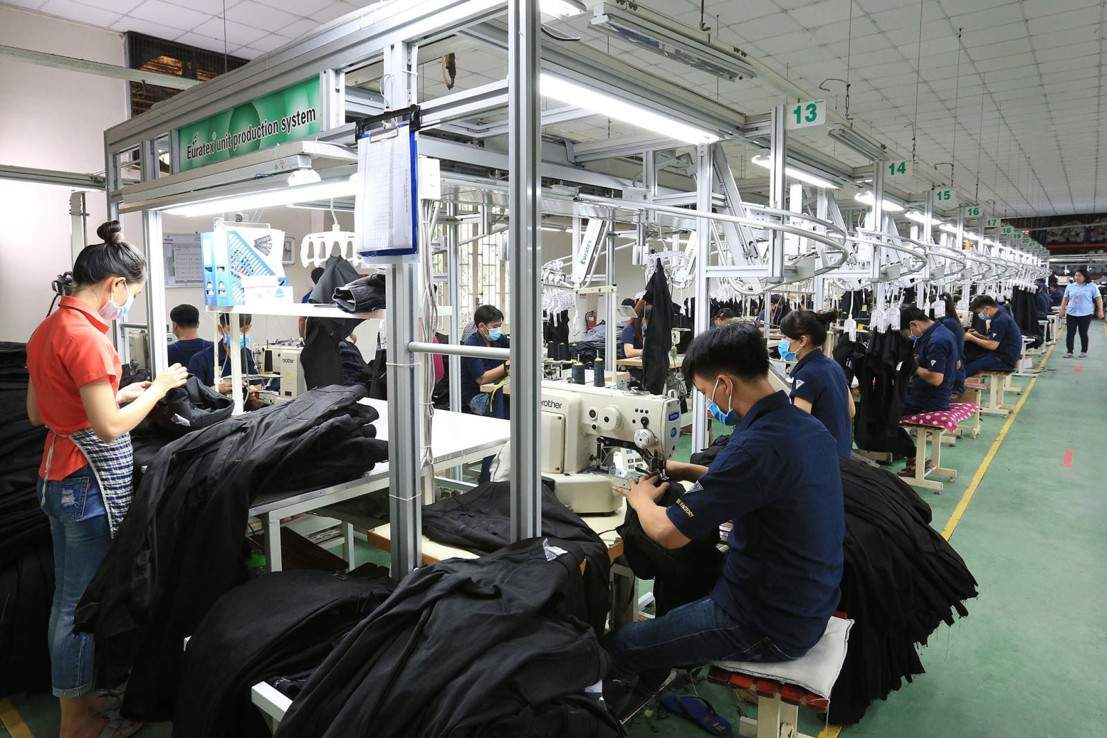 Các doanh nghiệp TP Hồ Chí Minh đẩy mạnh ứng dụng số để tiết kiệm thời gian khi sản xuất. (Ảnh: Hoàng Tuyết /Báo Tin tức và Dân tộc)