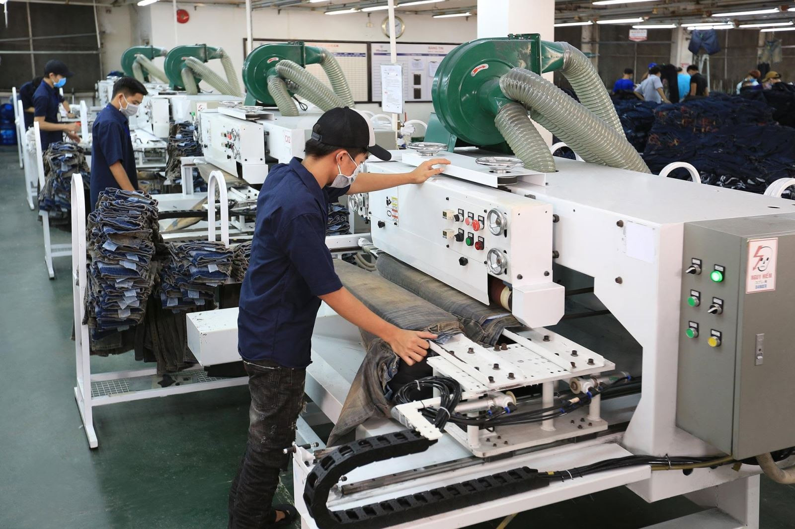 Các doanh nghiệp cần tận dụng các nguồn lực để chuyển đổi số hiệu quả nhằm hướng đến sản xuất bền vững. (Ảnh: Hoàng Tuyết /Báo Tin tức và Dân tộc)