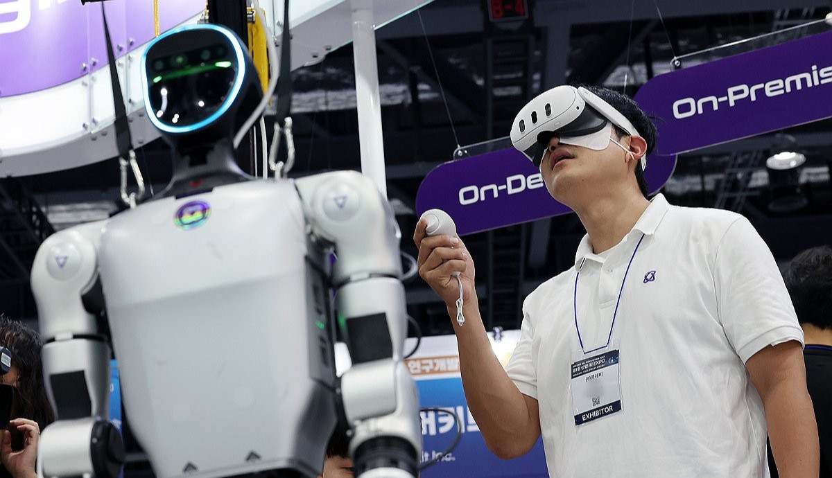 Một robot hình người tại Triển lãm AI Công nghiệp tại Seoul. (Nguồn: Yonhap)