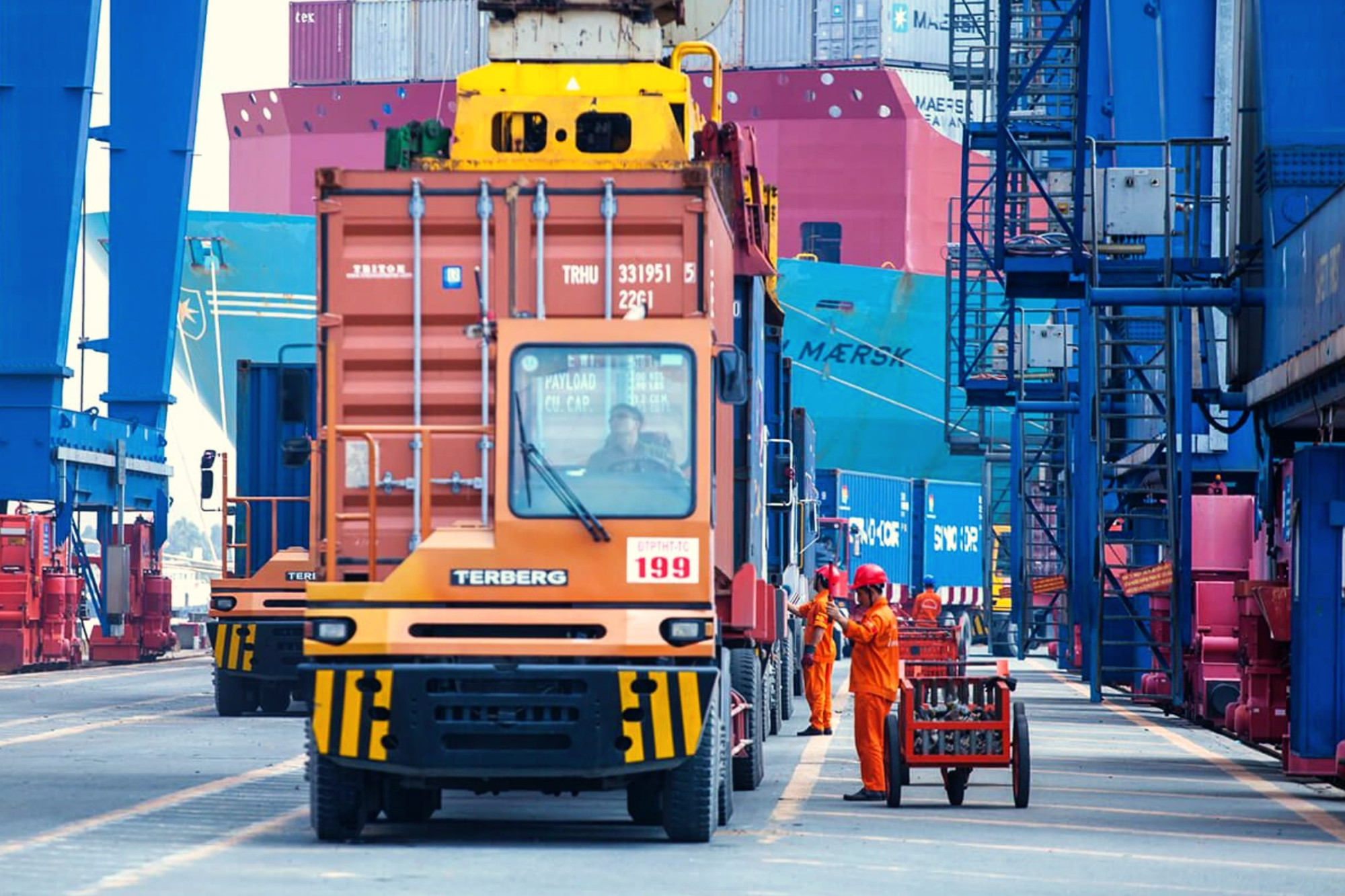 Công nghệ được tích hợp vào hoạt động khai thác cảng, kết nối dữ liệu và hỗ trợ điều hành logistics. Ảnh minh họa