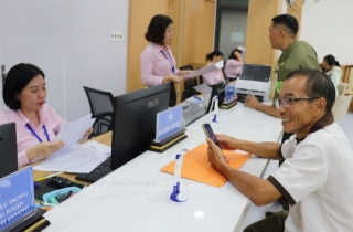 Đột phá cải cách hành chính nhờ công nghệ AI và robot