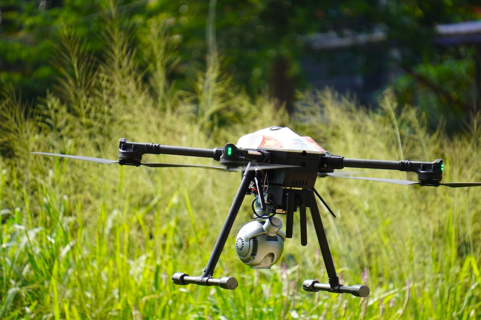 Thiết bị bay không người lái (UAV) mở ra nhiều khả năng khai thác vùng trời tầm thấp cho các hoạt động kinh tế - xã hội tại TP Hồ Chí Minh.&nbsp;(Ảnh: Lưu Niệm/Báo Tin tức và Dân tộc)