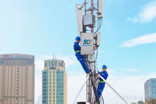Tập đoàn VNPT khẩn trương triển khai lắp đặt hạ tầng và trạm thu phát sóng VinaPhone 5G trên toàn quốc. (Ảnh: Minh Quyết/TTXVN)
