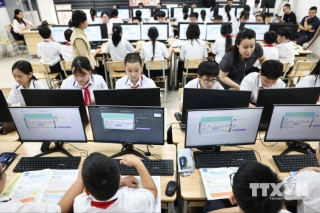 Thực hiện Nghị quyết số 57-NQ/TW của Bộ Chính trị về thúc đẩy khoa học, công nghệ, đổi mới sáng tạo; Sở Giáo dục và Đào tạo Hà Nội triển khai thí điểm mô hình lớp học mở (Open Learning)/ lớp học hỗn hợp trên địa bàn thành phố. Lớp học mở là mô hình học tập theo hướng mở, cho phép học sinh tiếp cận học liệu mọi lúc, mọi nơi; khai thác học liệu số, tài nguyên giáo dục mở, video, bài giảng số.