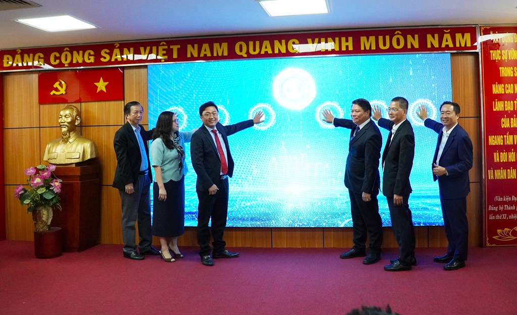 Sở Công Thương TP. Hồ Chí Minh và các đơn vị ra mắt nền tảng Exop Platform hỗ trợ xuất khẩu trực tuyến. (Ảnh: Hương&nbsp;Giang/TTXVN)