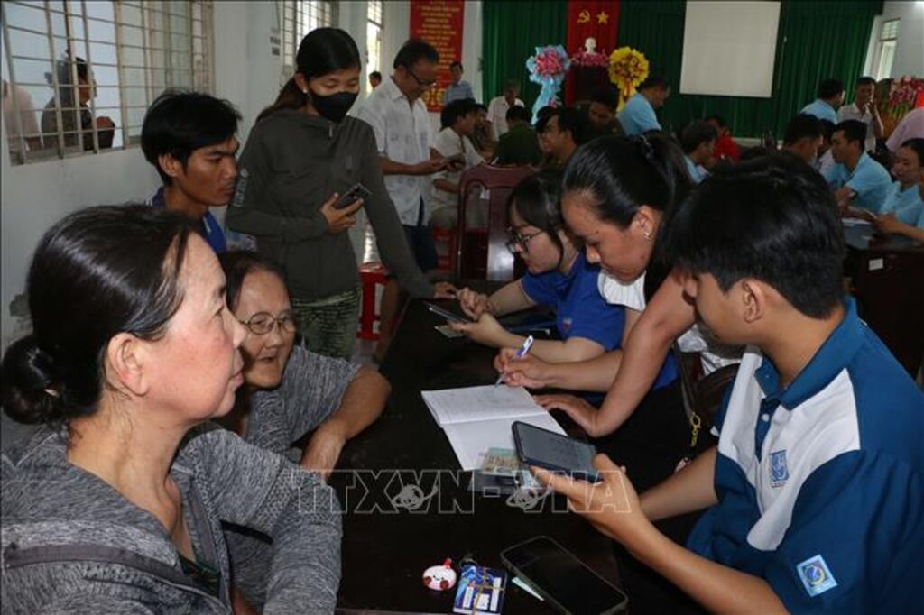 Công nghệ số khi phục vụ đúng nhu cầu sẽ được người dân hưởng ứng nhiệt tình. (Ảnh: Duy Khương/TTXVN)